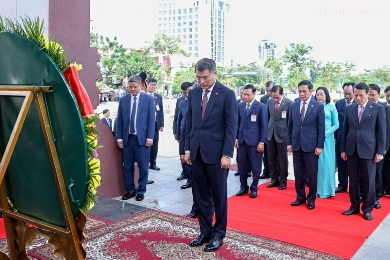 Thủ tướng Lê Minh Hưng đặt vòng hoa tại Đài Độc lập, Đài tưởng niệm cố Quốc vương Norodom Sihanouk, Đài Hữu nghị Campuchia - Việt Nam