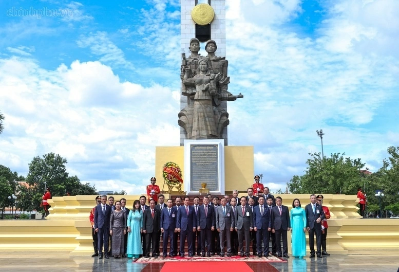 Thủ tướng Lê Minh Hưng đặt vòng hoa tại Đài Độc lập, Đài tưởng niệm cố Quốc vương Norodom Sihanouk, Đài Hữu nghị Campuchia - Việt Nam
