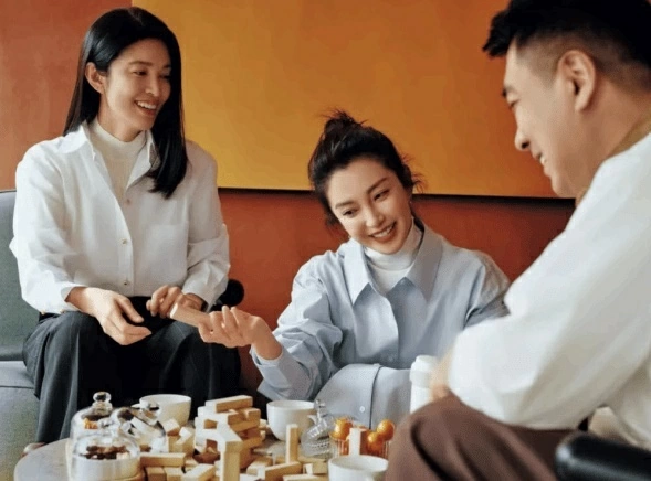 Phía sau khối tài sản 150 triệu USD của nữ minh tinh hàng đầu Hoa ngữ: Dấu ấn người em gái tri kỷ Phía sau khối tài sản 150 triệu USD của nữ minh tinh hàng đầu Hoa ngữ: Dấu ấn người em gái tri kỷ