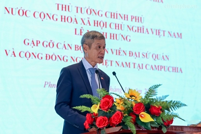 Thủ tướng Lê Minh Hưng gặp cộng đồng người gốc Việt và các cơ quan đại diện Việt Nam tại Campuchia Thủ tướng Lê Minh Hưng gặp cộng đồng người gốc Việt và các cơ quan đại diện Việt Nam tại Campuchia