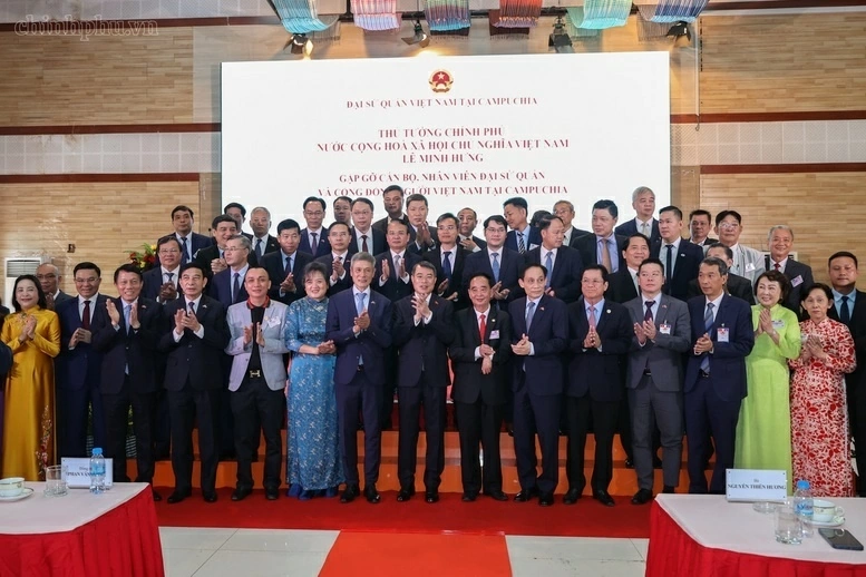 Thủ tướng Lê Minh Hưng gặp cộng đồng người gốc Việt và các cơ quan đại diện Việt Nam tại Campuchia Thủ tướng Lê Minh Hưng gặp cộng đồng người gốc Việt và các cơ quan đại diện Việt Nam tại Campuchia
