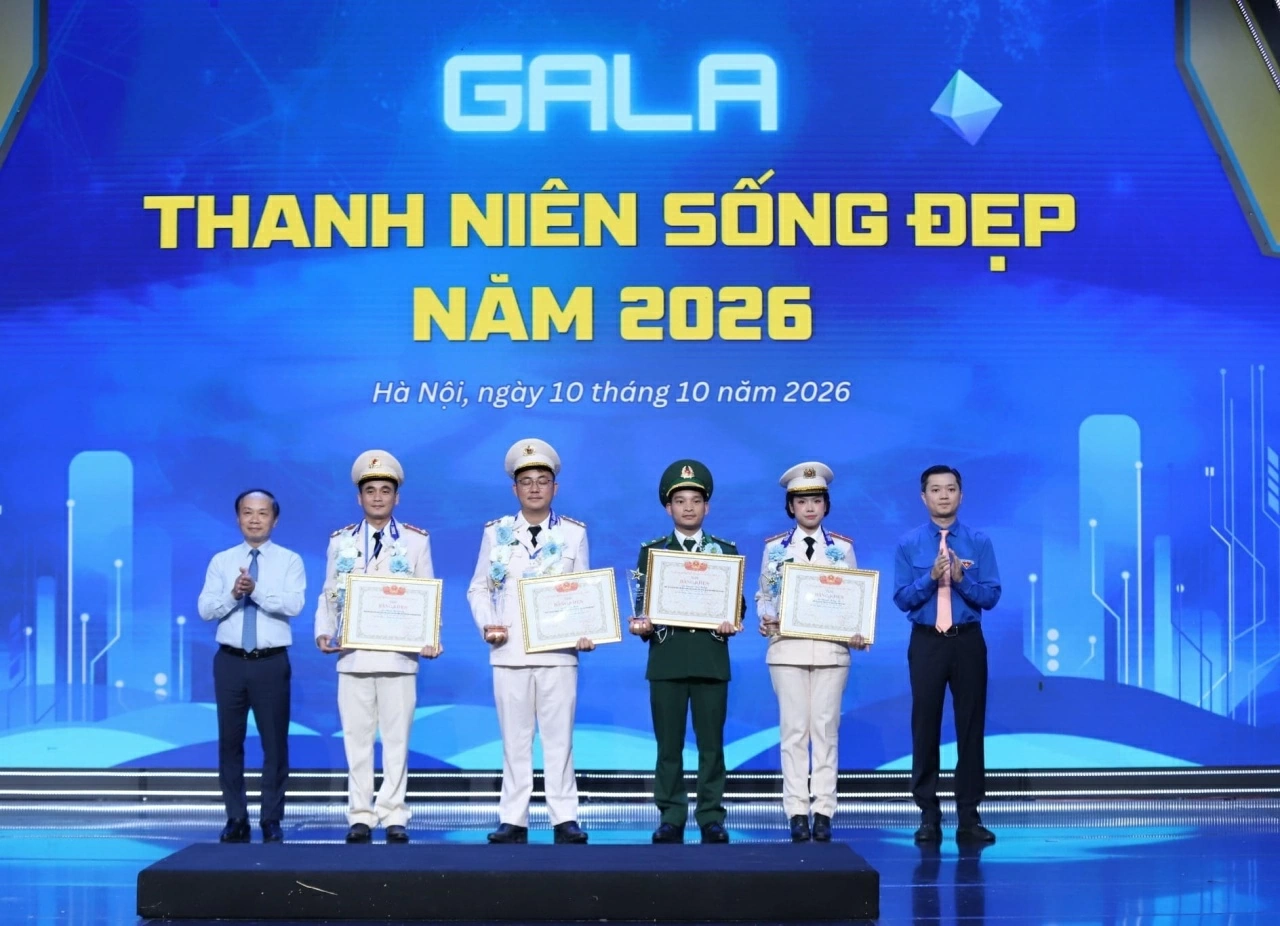 Thanh niên sống đẹp