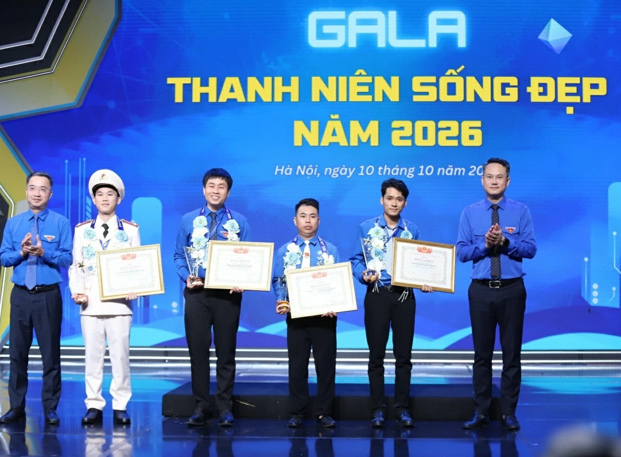 Thanh niên sống đẹp