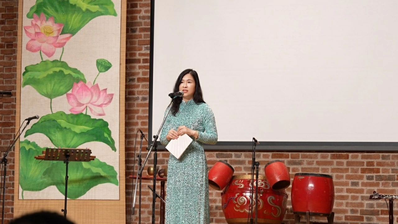 Hơn 300 khán giả tham dự Hòa nhạc nghệ thuật dân tộc Việt Nam ở Fukuoka, Nhật Bản Hơn 300 khán giả tham dự Hòa nhạc nghệ thuật dân tộc Việt Nam ở Fukuoka, Nhật Bản