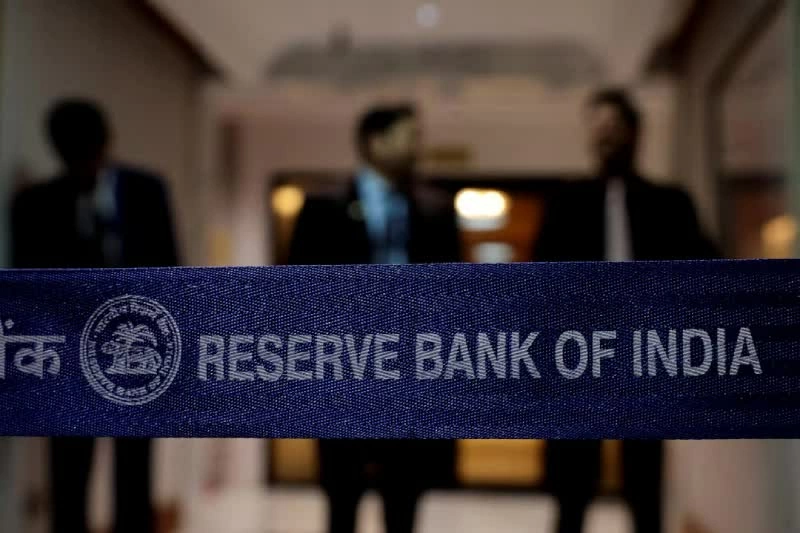 Ấn Độ siết giao dịch USD để cứu đồng Rupee