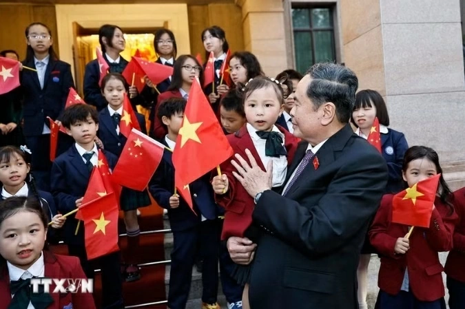 Chủ tịch Quốc hội Trần Thanh Mẫn gặp gỡ cộng đồng kiều bào tại Trung Quốc Chủ tịch Quốc hội Trần Thanh Mẫn gặp gỡ kiều bào tại Trung Quốc