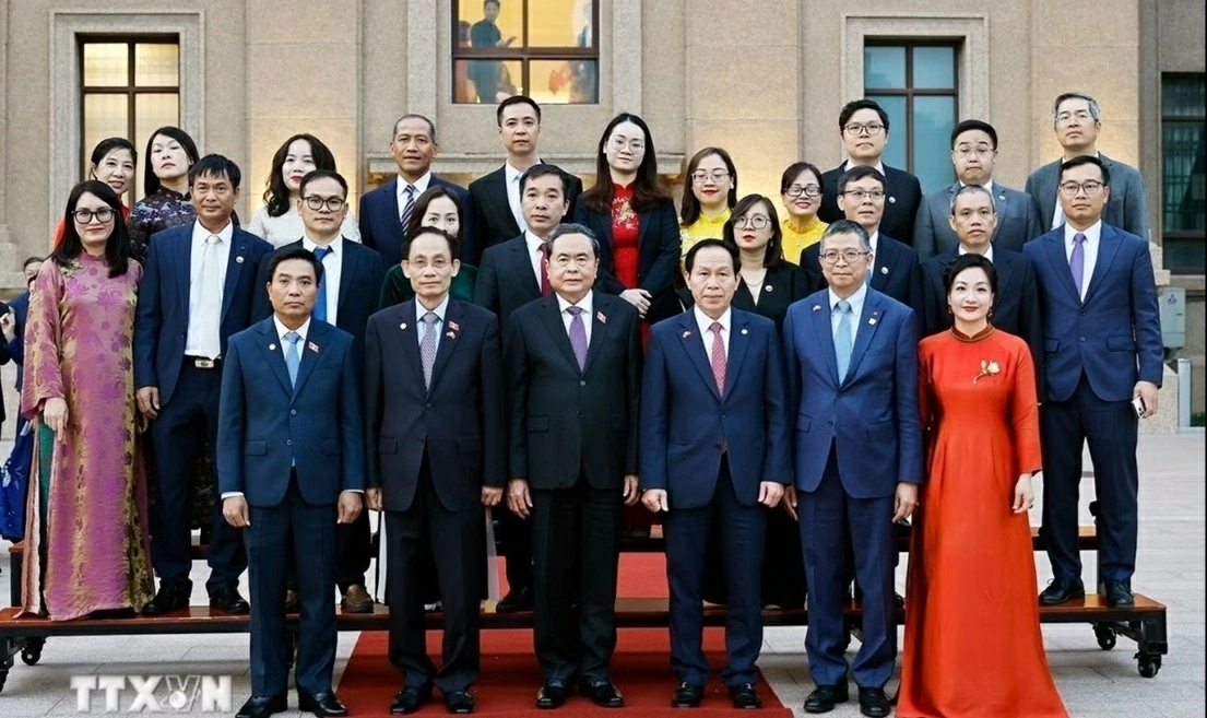 Chủ tịch Quốc hội Trần Thanh Mẫn gặp gỡ cộng đồng kiều bào tại Trung Quốc Chủ tịch Quốc hội Trần Thanh Mẫn gặp gỡ cộng đồng kiều bào tại Trung Quốc