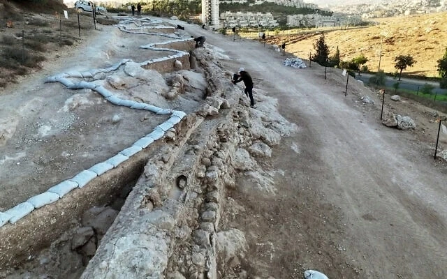 Phát hiện đoạn đường ống dẫn nước cổ đại 2.000 năm tuổi tại Jerusalem (Israel)