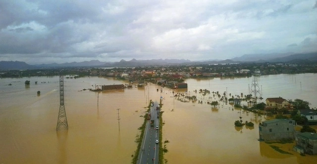 42.10. Từ cứu trợ đến chủ động phòng ngừa rủi ro thiên tai 42.10. Từ cứu trợ đến chủ động phòng ngừa rủi ro thiên tai