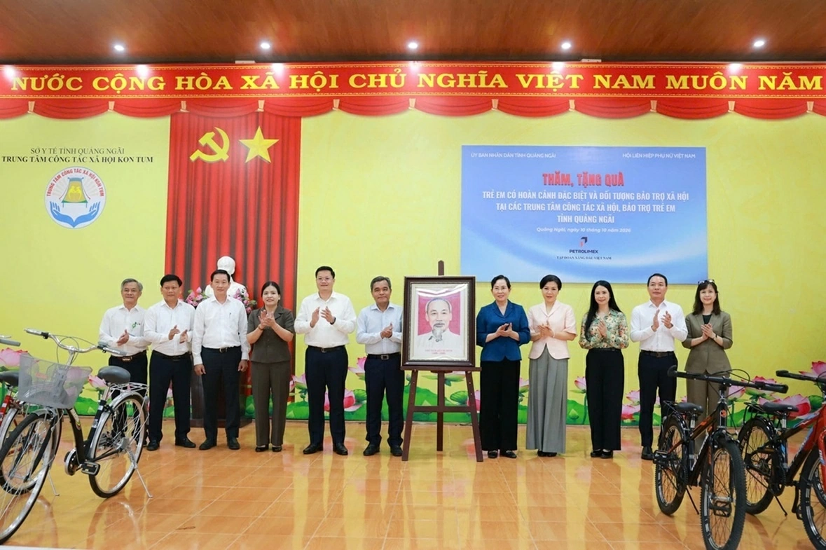 Ấm áp chương trình chăm lo phụ nữ, trẻ em và người có hoàn cảnh khó khăn tại tỉnh Quảng Ngãi