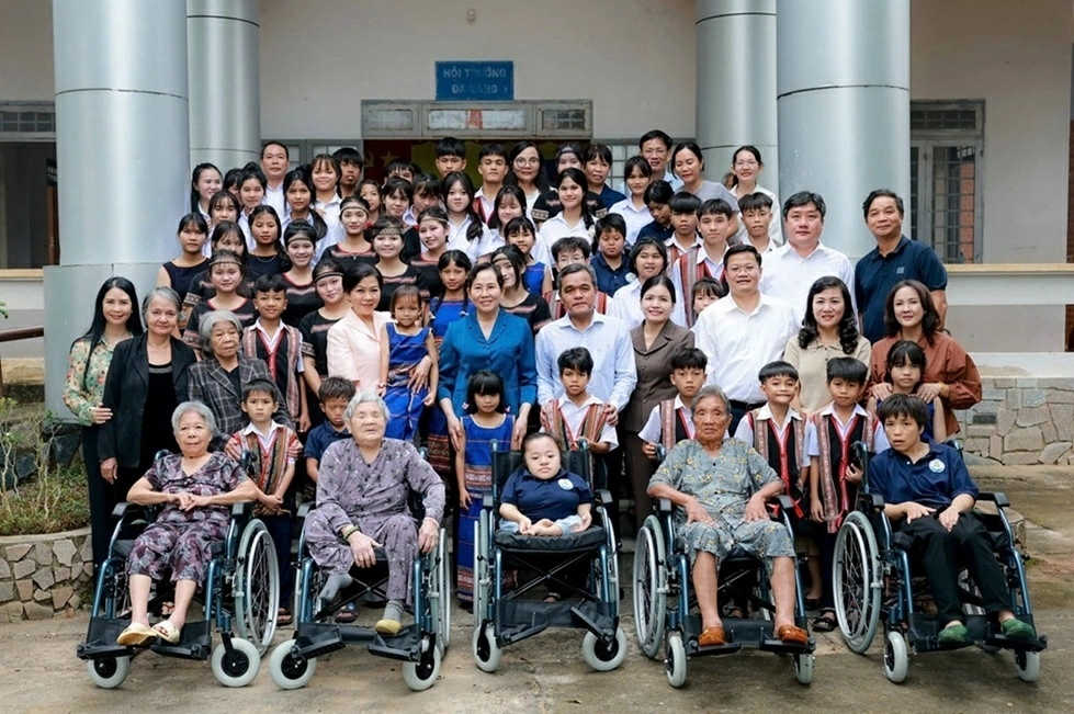 Ấm áp chương trình chăm lo phụ nữ, trẻ em và người có hoàn cảnh khó khăn tại tỉnh Quảng Ngãi