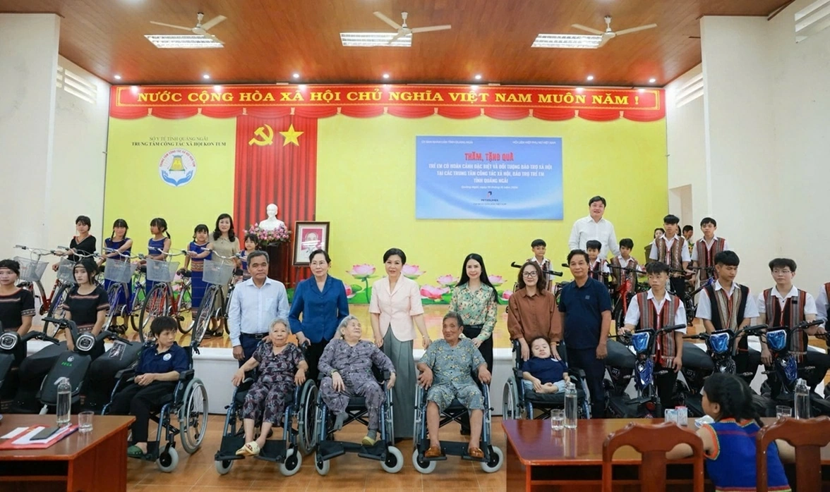 Ấm áp chương trình chăm lo phụ nữ, trẻ em và người có hoàn cảnh khó khăn tại tỉnh Quảng Ngãi