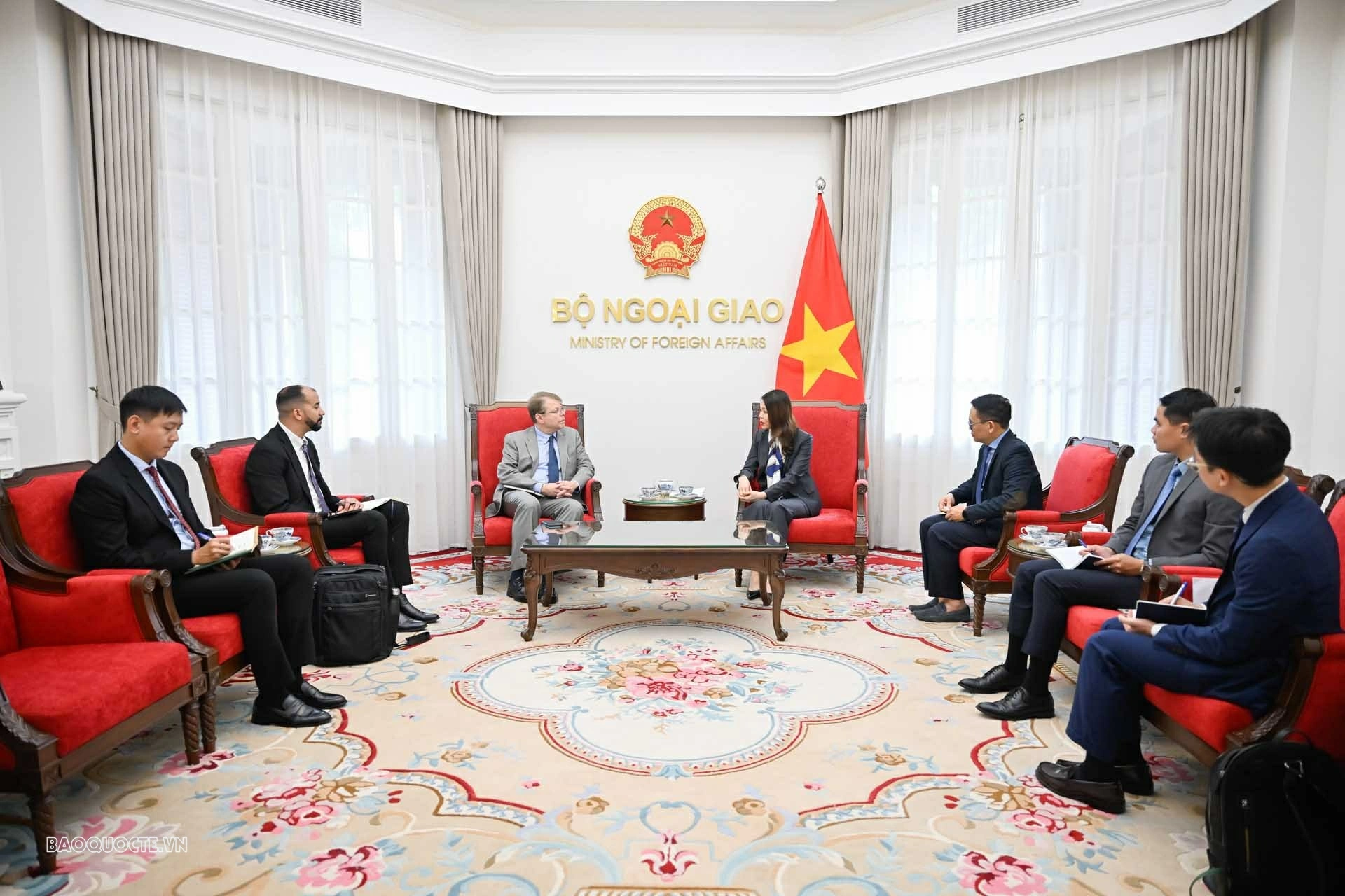 Thứ trưởng Ngoại giao Nguyễn Minh Hằng tiếp Phó Chủ tịch Phòng Thương mại Hoa Kỳ Thứ trưởng Ngoại giao Nguyễn Minh Hằng tiếp Phó Chủ tịch Phòng Thương mại Hoa Kỳ