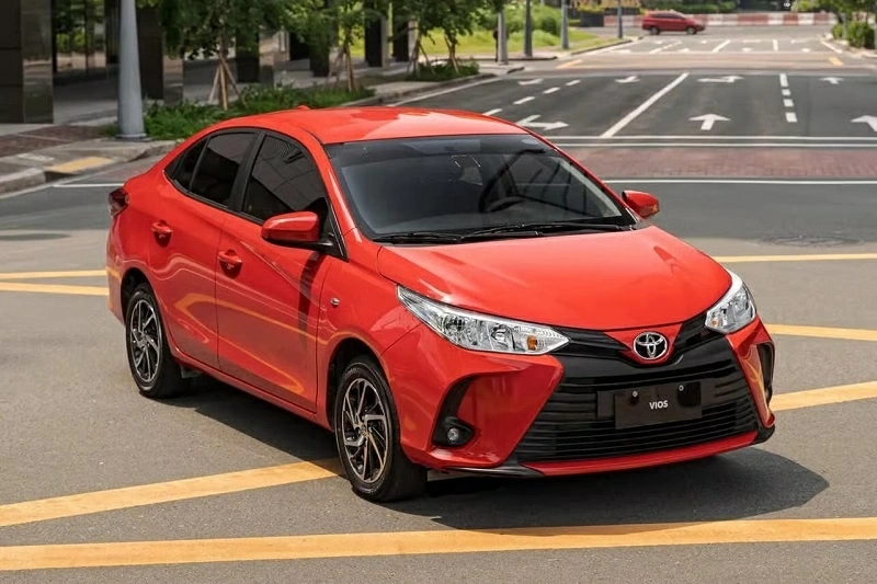 Top 5 xe sedan cỡ B bán chạy nhất tháng 9/2026: Toyota Vios tiếp tục dẫn đầu.