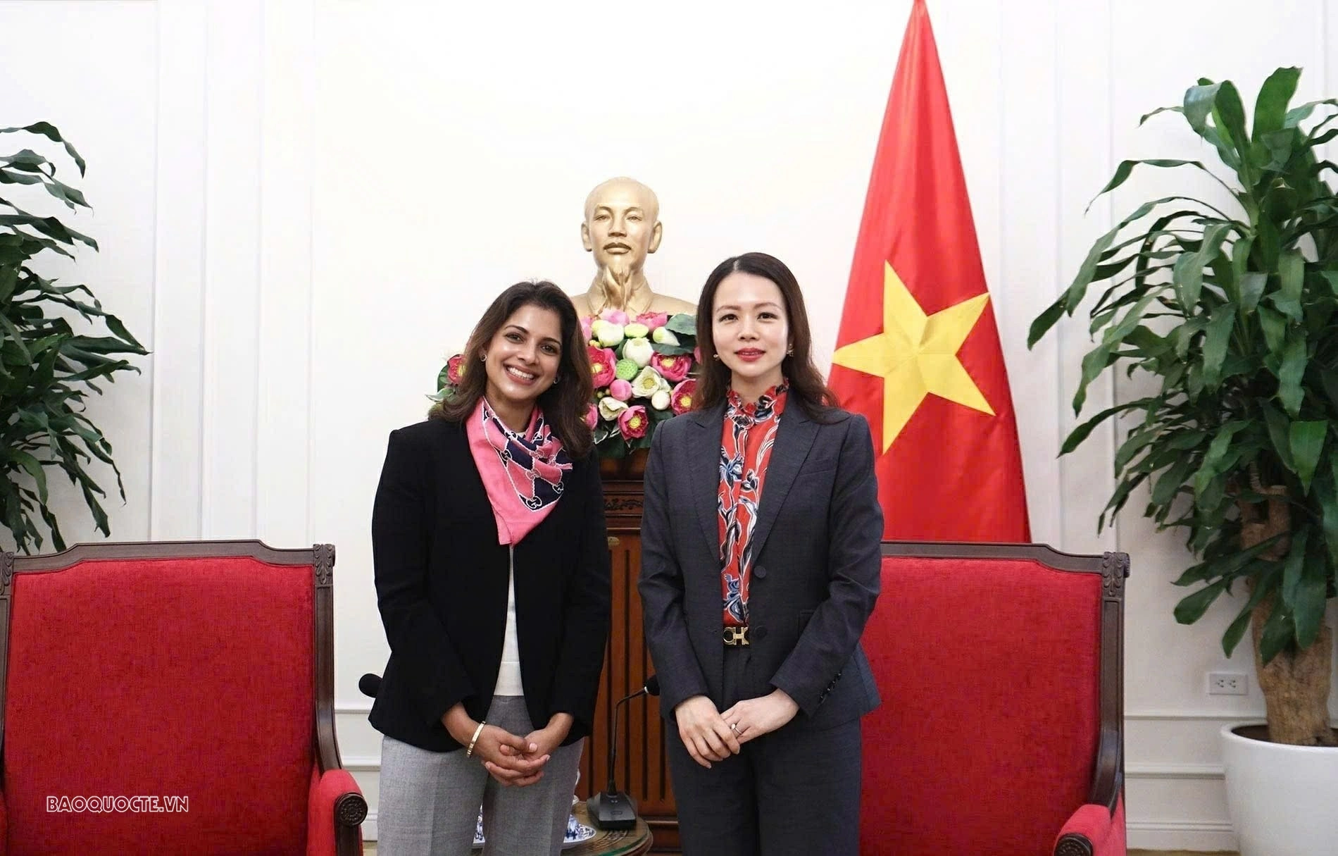 Thứ trưởng Ngoại giao Nguyễn Minh Hằng đã tiếp bà Urmila Venugopalan, Chủ tịch kiêm Giám đốc Điều hành khu vực châu Á – Thái Bình Dương, Hiệp hội Điện ảnh Hoa Kỳ (MPA) Thứ trưởng Ngoại giao Nguyễn Minh Hằng đã tiếp bà Urmila Venugopalan, Chủ tịch kiêm Giám đốc Điều hành khu vực châu Á – Thái Bình Dương, Hiệp hội Điện ảnh Hoa Kỳ (MPA)