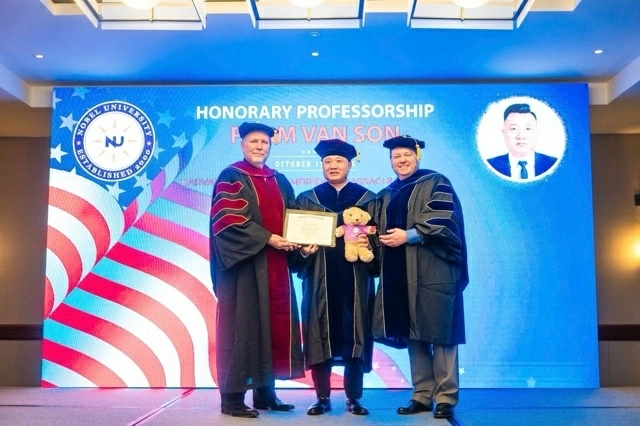Doanh nhân Phạm Văn Sơn được Nobel University trao tặng danh hiệu Giáo sư Danh dự ngành Quản trị Kinh doanh