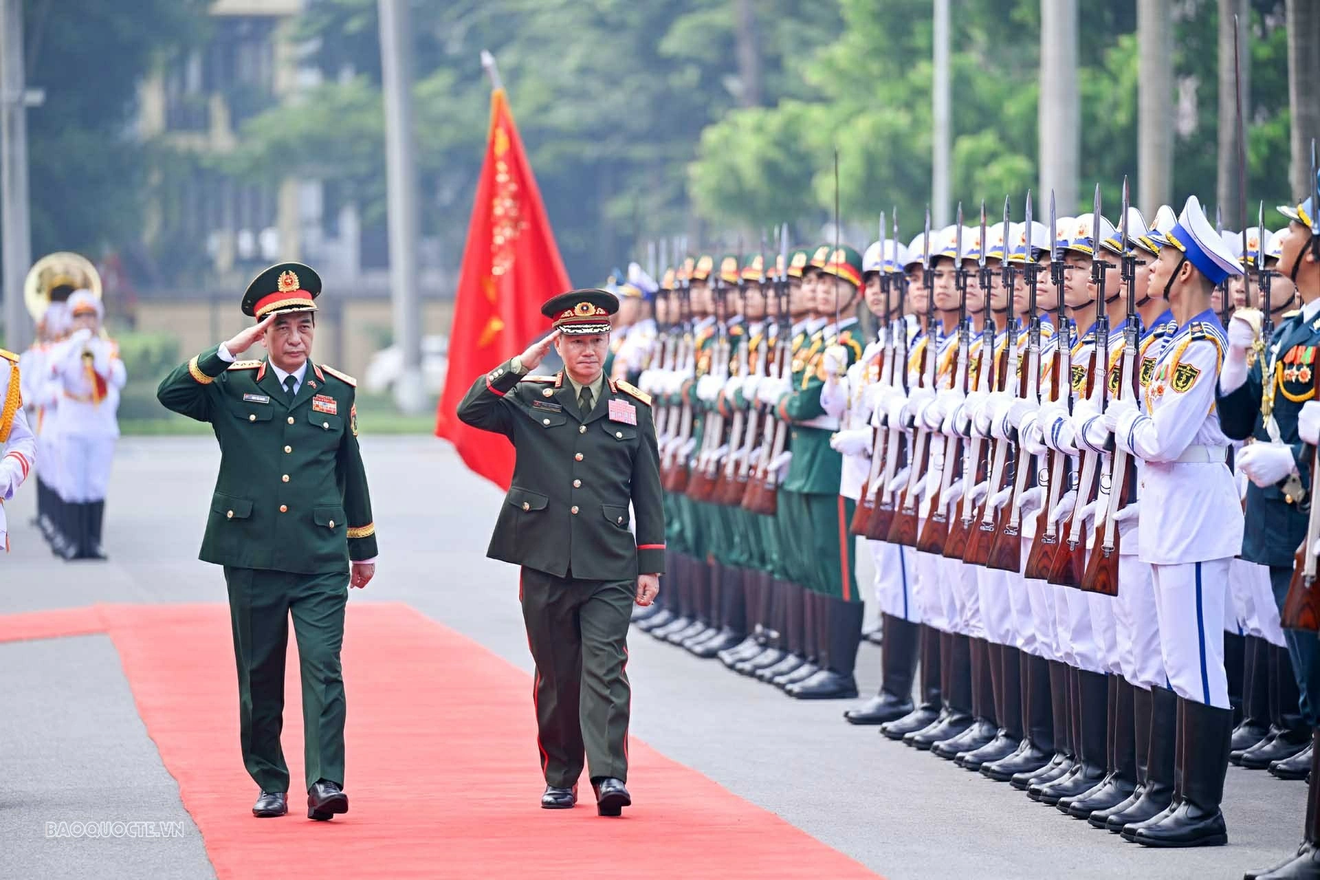 Đại tướng Phan Văn Giang chủ trì lễ đón chính thức Phó Thủ tướng, Bộ trưởng Quốc phòng Lào
