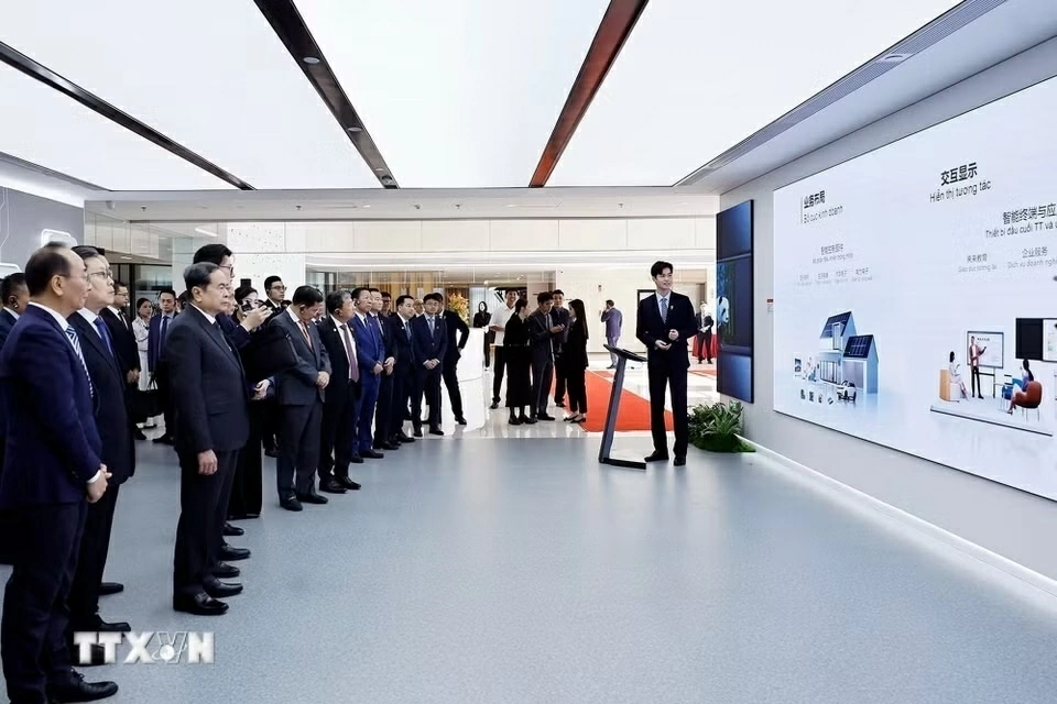 Chủ tịch Quốc hội Trần Thanh Mẫn thăm Khu Phát triển Kinh tế - Công nghệ Bắc Kinh
