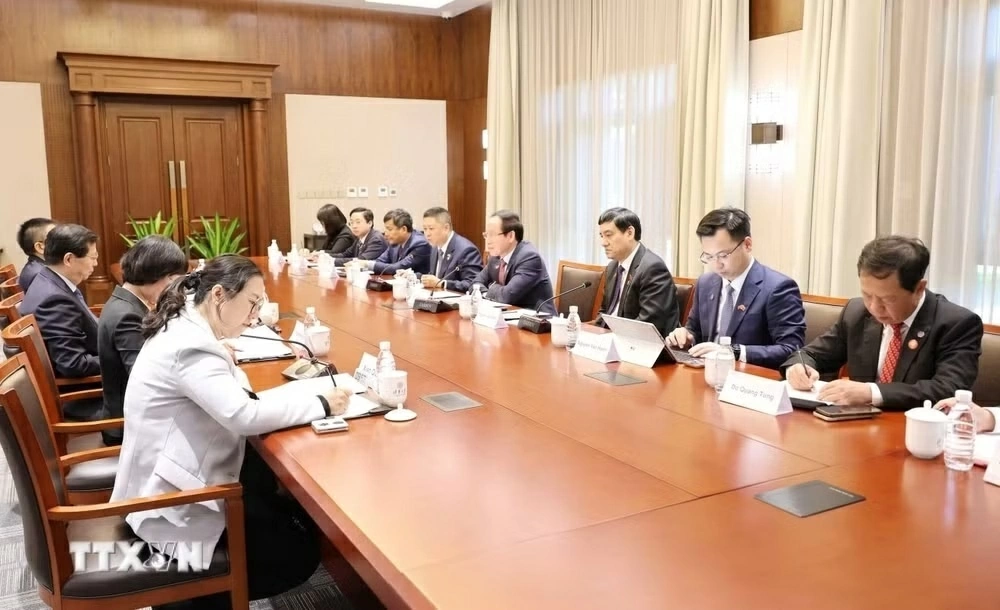 Phó Thủ tướng Lê Tiến Châu thăm và làm việc tại Đại học Thanh Hoa, Trung Quốc