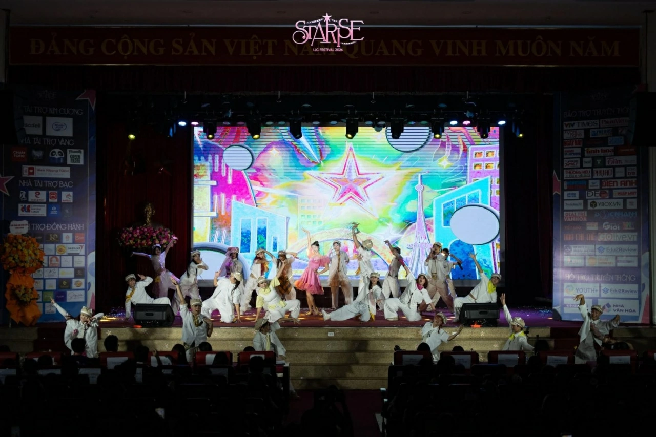 Các tiết mục biểu diễn tại IJC Festival 2026 mang đến không khí trẻ trung, nhiệt huyết cho đêm hội chào tân sinh viên khóa 46. (Nguồn: BTC)