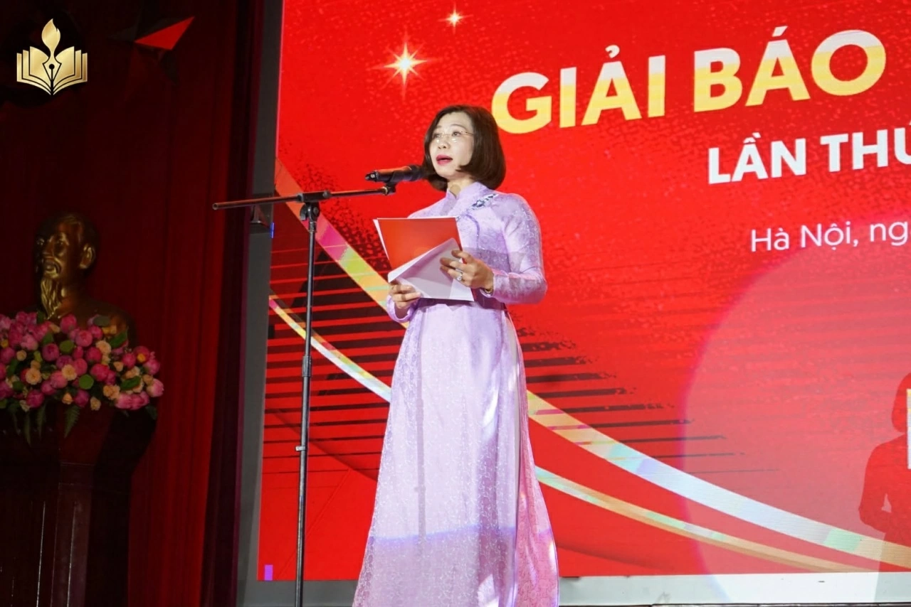 PGS.TS. Nguyễn Thị Trường Giang, Phó Giám đốc Học viện Báo chí và Tuyên truyền, phát biểu tại lễ trao Giải Báo chí Sóng trẻ lần thứ XI năm 2026. (Nguồn: BTC)
