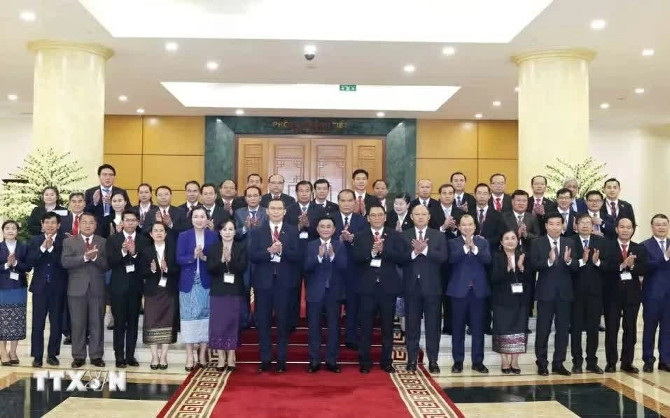 Thường trực Ban Bí thư Trần Cẩm Tú tiếp Đoàn cán bộ cao cấp Đảng Nhân dân Cách mạng Lào