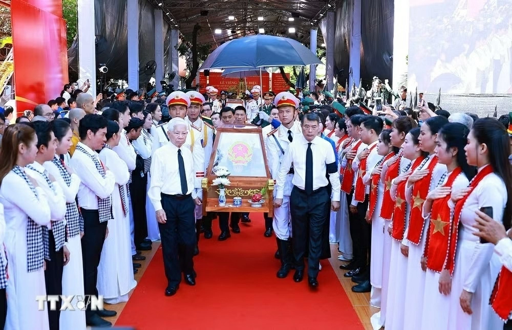 Thủ tướng Lê Minh Hưng dự lễ viếng, truy điệu 731 liệt sĩ được quy tập tại Công viên Lê Thị Riêng về an táng tại Nghĩa trang liệt sĩ TP. Hồ Chí Minh
