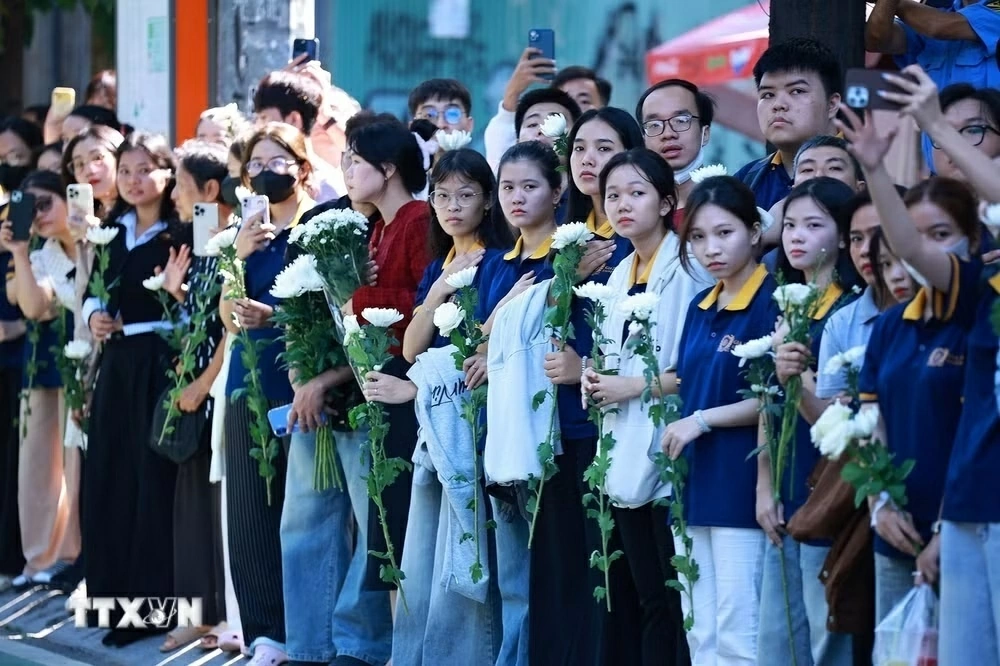 Thủ tướng Lê Minh Hưng dự lễ viếng, truy điệu 731 liệt sĩ được quy tập tại Công viên Lê Thị Riêng về an táng tại Nghĩa trang liệt sĩ TP. Hồ Chí Minh