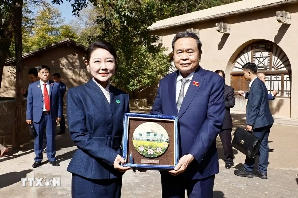 Chủ tịch Quốc hội Trần Thanh Mẫn thăm di tích lịch sử cách mạng tại tỉnh Thiểm Tây, Trung Quốc Chủ tịch Quốc hội Trần Thanh Mẫn thăm di tích lịch sử cách mạng tại tỉnh Thiểm Tây, Trung Quốc