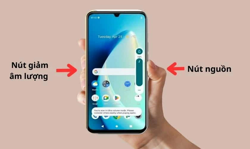 Nhấn đồng thời nút giảm âm lượng và nút nguồn.