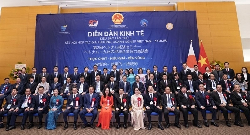 42.7 (OK). Doanh nhân kiều bào cùng nhịp đập với Tổ quốc