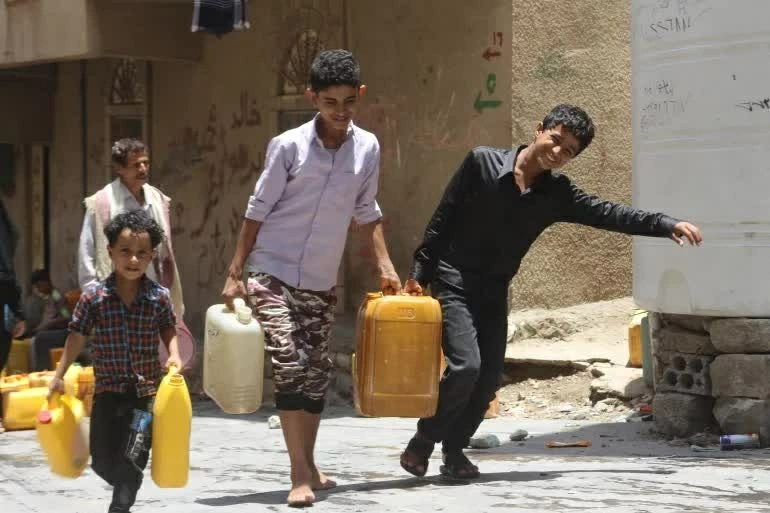 Chiến sự ác liệt ở Yemen: Thủ tướng al-Zindani kêu gọi quốc tế hành động khẩn, lực lượng Houthi bắn trúng máy bay Saudi Arabia