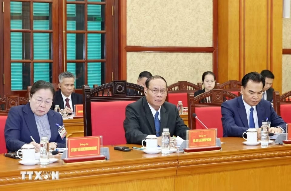 Thường trực Ban Bí thư Trần Cẩm Tú hội đàm với Thường trực Ban Bí thư Trung ương Đảng Nhân dân Cách mạng Lào Vilay Lakhamphong Thường trực Ban Bí thư Trần Cẩm Tú hội đàm với Thường trực Ban Bí thư Trung ương Đảng Nhân dân Cách mạng Lào Vilay Lakhamphong