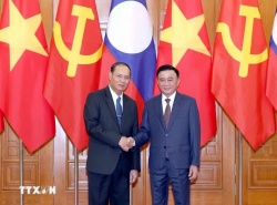 Thường trực Ban Bí thư Trần Cẩm Tú hội đàm với Thường trực Ban Bí thư Trung ương Đảng Nhân dân Cách mạng Lào Vilay Lakhamphong