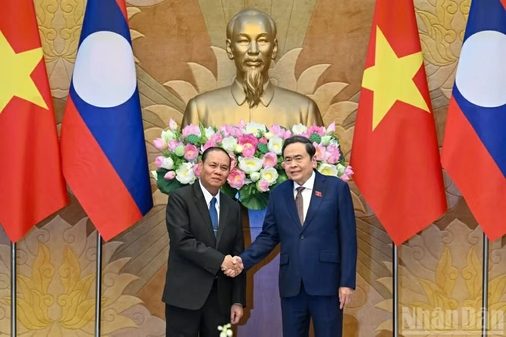 Chủ tịch Quốc hội Trần Thanh Mẫn tiếp Thường trực Ban Bí thư Trung ương Đảng Nhân dân Cách mạng Lào
