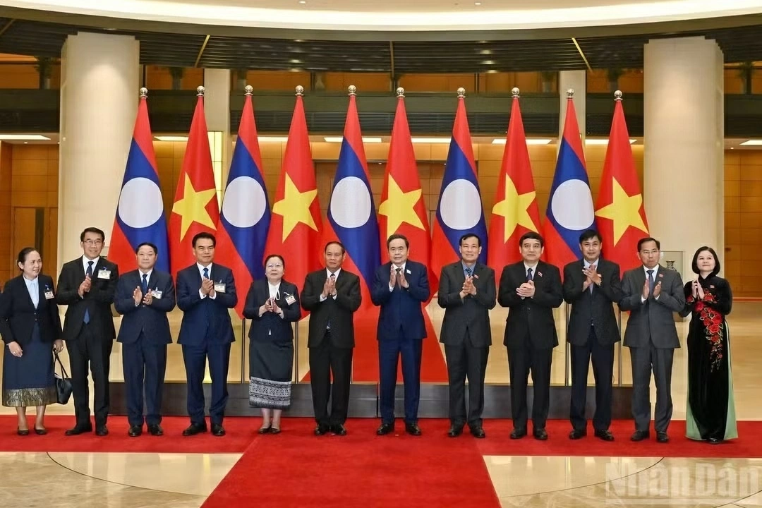 Chủ tịch Quốc hội Trần Thanh Mẫn tiếp Thường trực Ban Bí thư Trung ương Đảng Nhân dân Cách mạng Lào