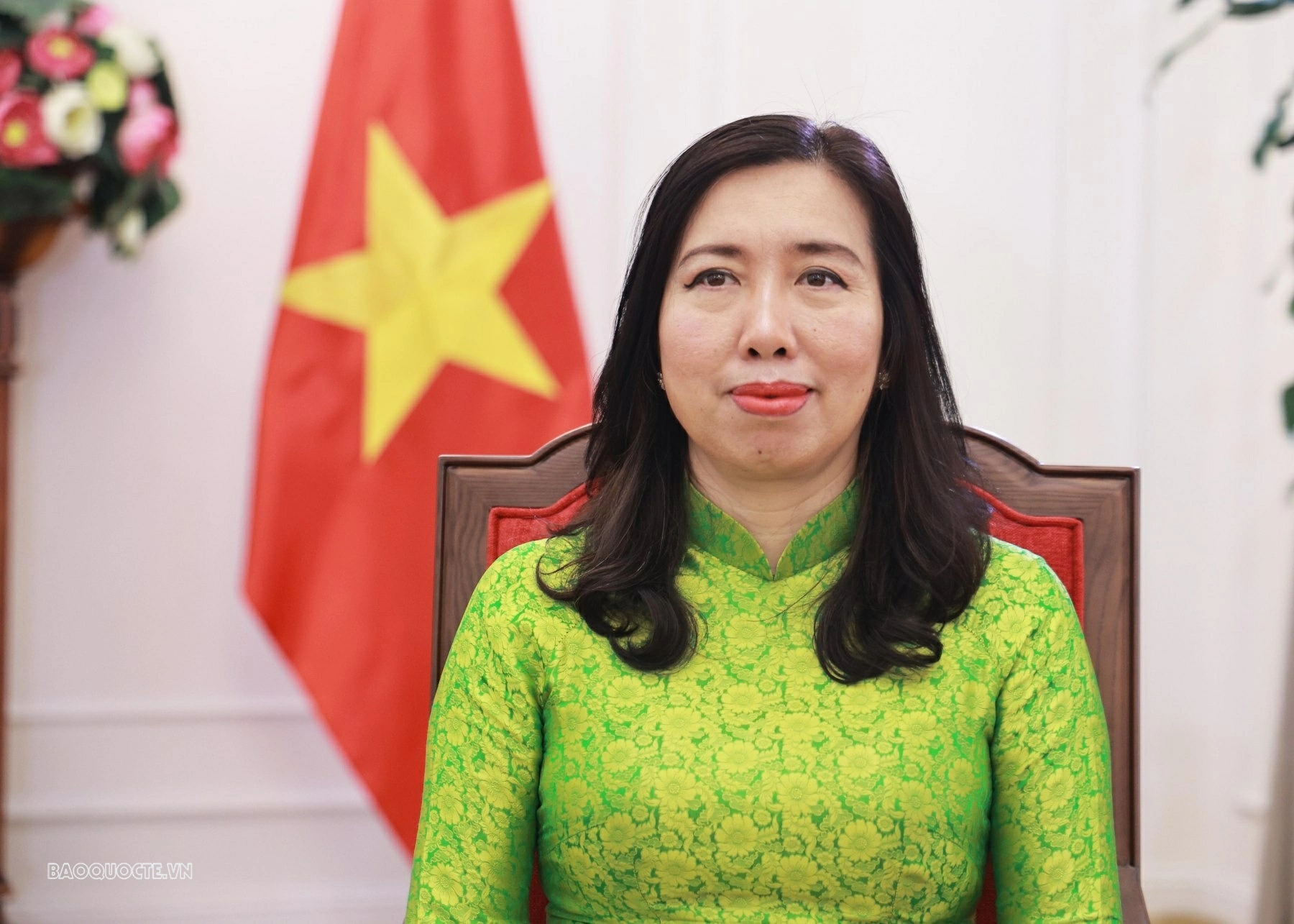 Thứ trưởng Ngoại giao Lê Thị Thu Hằng trả lời phỏng vấn báo chí. (Ảnh: Thành Long)