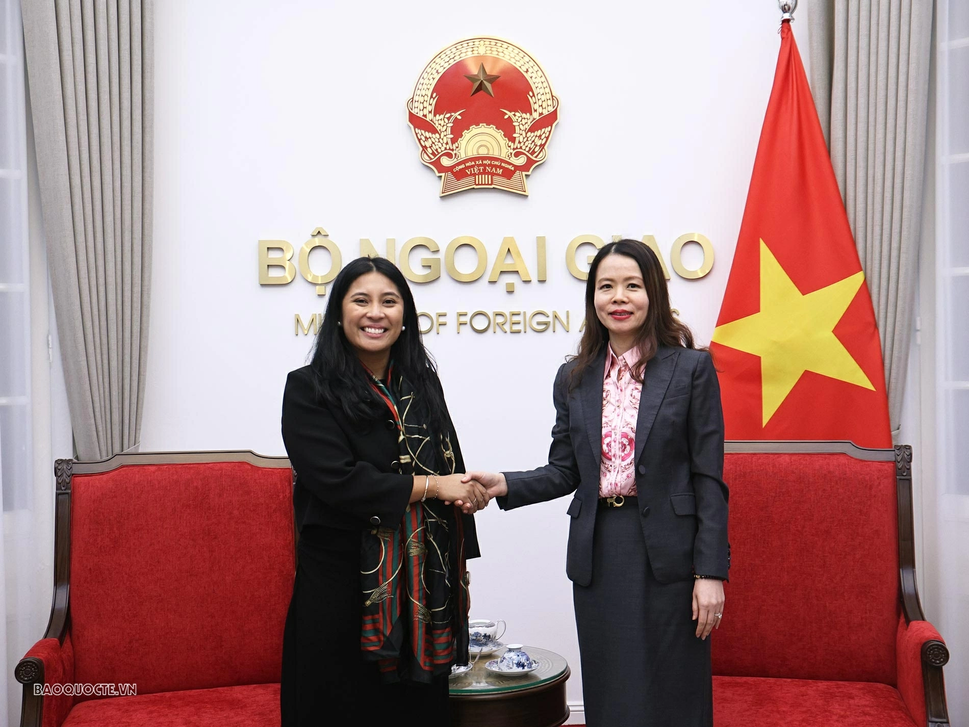 Thứ trưởng Bộ Ngoại giao Nguyễn Minh Hằng đã tiếp bà Kelly Coldiron, Phó Trợ lý Bộ trưởng Thương mại Hoa Kỳ 