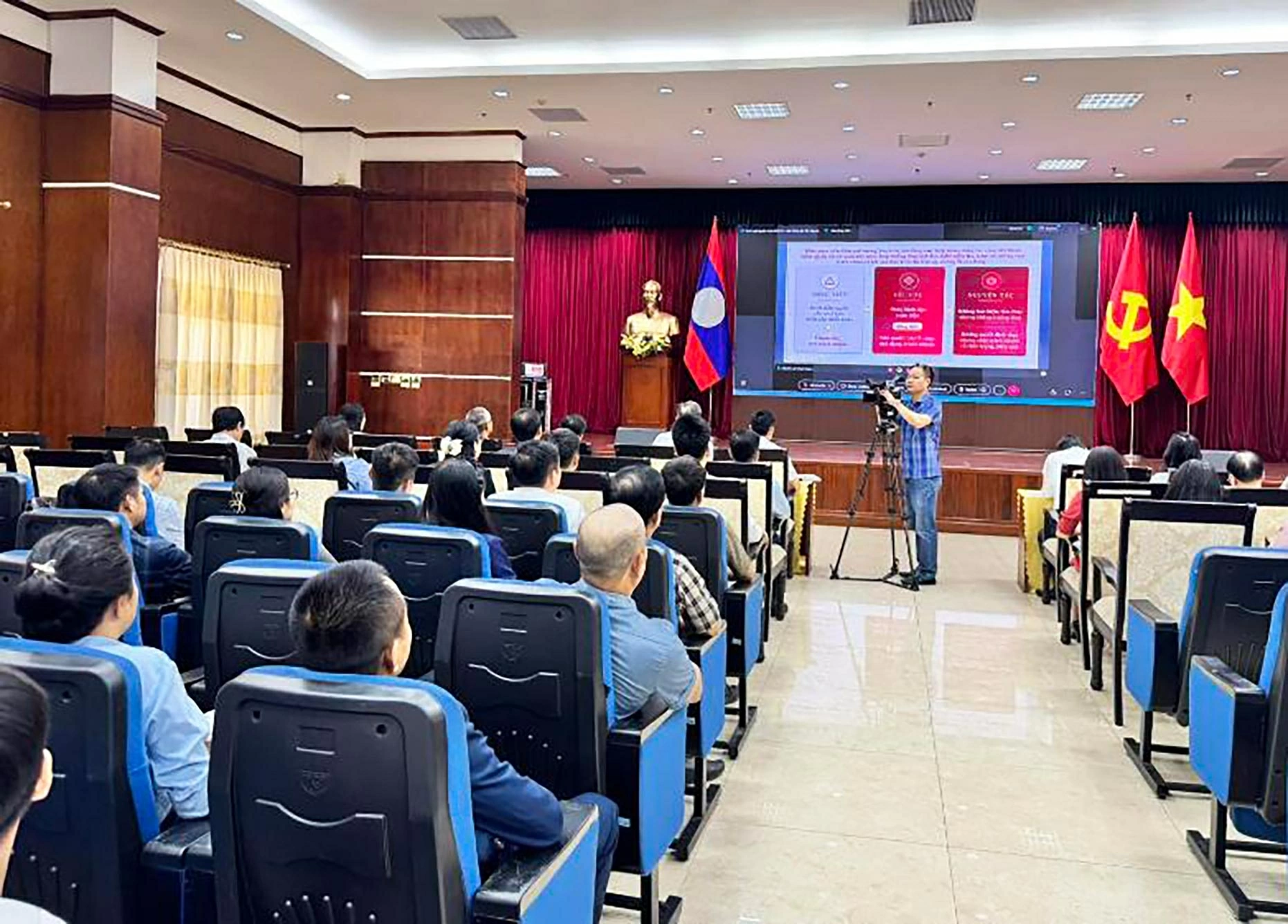 Đảng ủy tại Lào tham dự Hội nghị. (Nguồn: BNG) Đảng ủy tại Lào tham dự Hội nghị. (Nguồn: BNG)