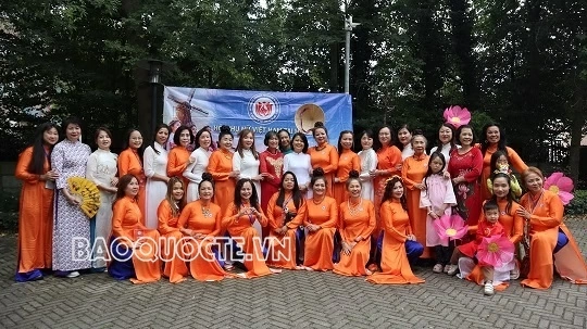 Phụ nữ Việt tại Hà Lan gìn giữ bản sắc quê hương