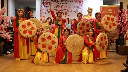 Phụ nữ Việt tại Hà Lan gìn giữ bản sắc quê hương