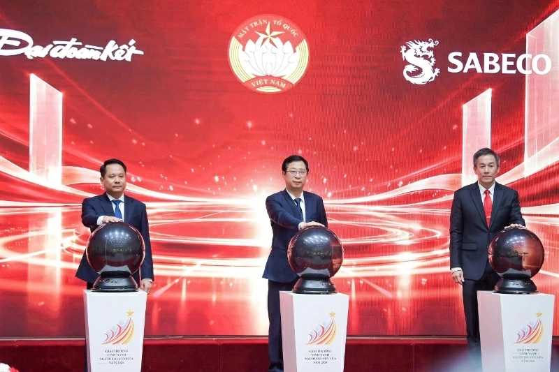 UBTW MTTQ và Sabeco công bố giải thưởng 'Vinh danh người truyền lửa năm 2026