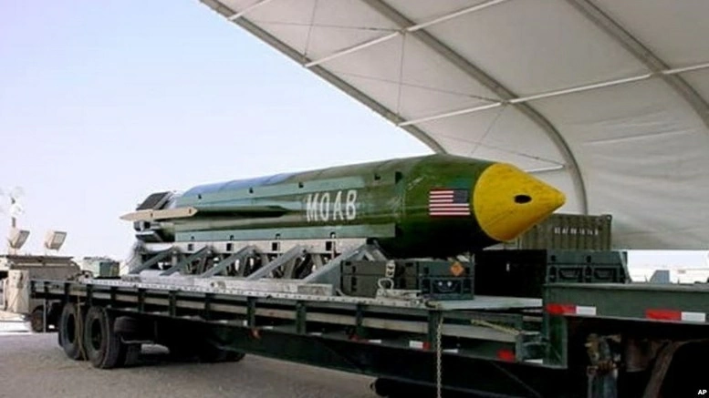 Mỹ xây dựng phương án tấn công Iran, trong đó có khả năng sử dụng bom phi hạt nhân GBU-43/B MOAB, còn gọi là “Mẹ của các loại bom”. (Nguồn: VOA) Mỹ xây dựng phương án tấn công Iran, trong đó có khả năng sử dụng bom phi hạt nhân GBU-43/B MOAB, còn gọi là “Mẹ của các loại bom”. (Nguồn: VOA)