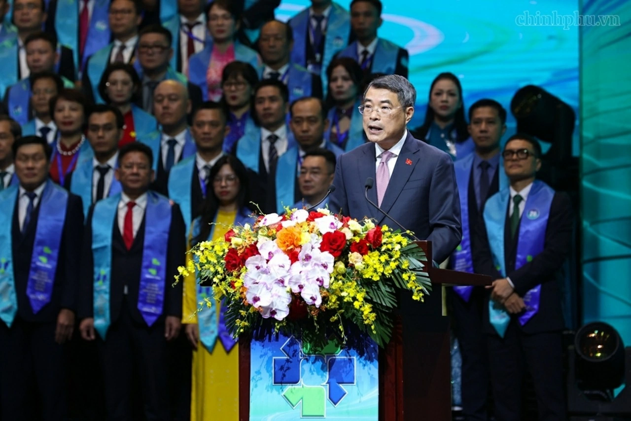 Tối 16/10, tại Hà Nội, Thủ tướng Chính phủ Lê Minh Hưng dự và phát biểu tại lễ công bố sản phẩm đạt Thương hiệu quốc gia Việt Nam lần thứ 10 năm 2026 với chủ đề Toàn văn phát biểu của Thủ tướng Chính phủ Lê Minh Hưng gửi tới cộng đồng doanh nghiệp và các doanh nghiệp được vinh danh Thương hiệu quốc gia 2026
