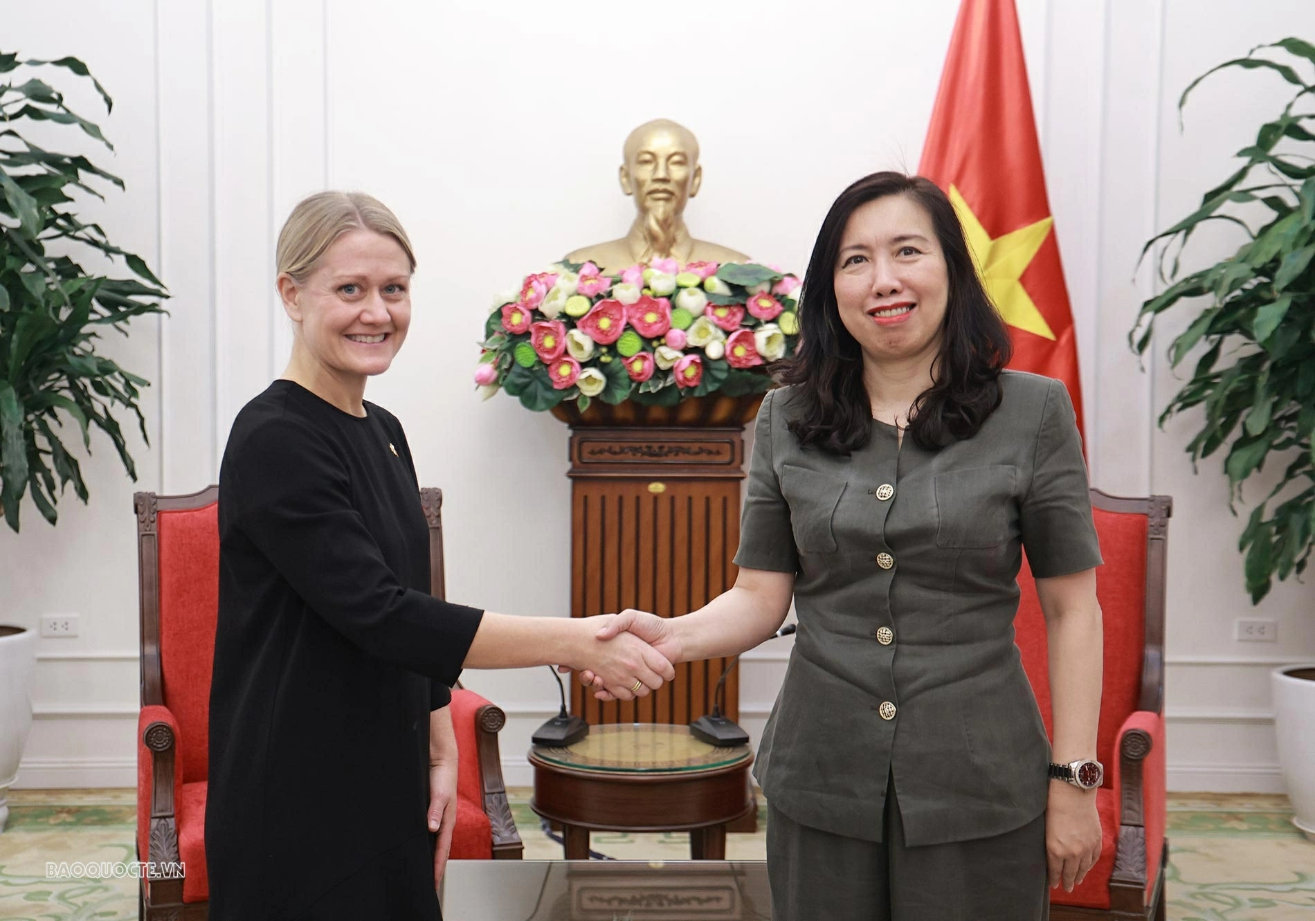 Thứ trưởng Ngoại giao Lê Thị Thu Hằng đã tiếp bà Astrid Bergmål, Quốc vụ khanh Bộ Ngoại giao Na Uy. (Ảnh: Thành Long)
