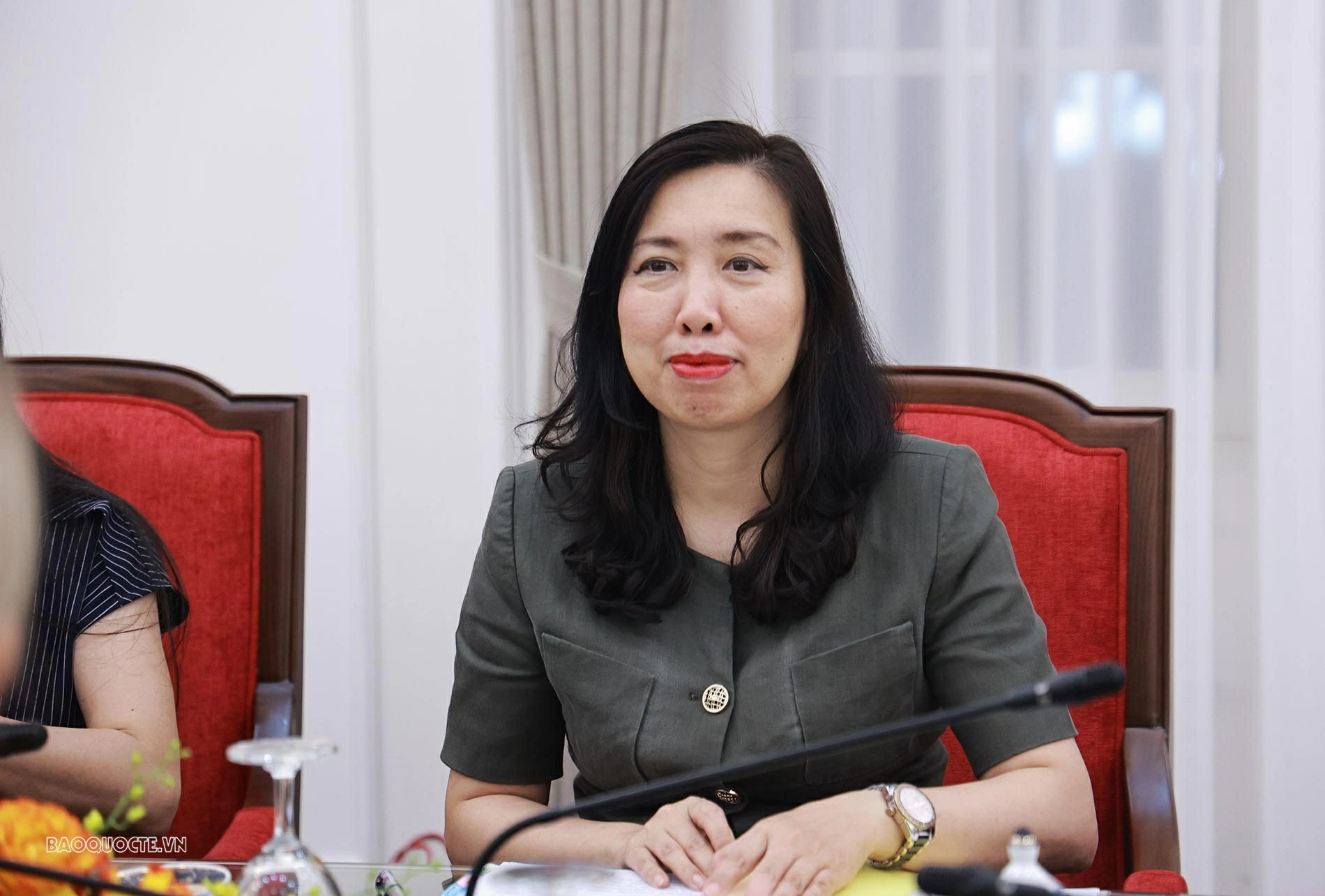 Thứ trưởng Lê Thị Thu Hằng chào mừng chuyến thăm đầu tiên của Quốc vụ khanh Astrid Bergmål tới Việt Nam trong năm hai nước kỷ niệm 55 năm thiết lập quan hệ ngoại giao. (Ảnh: Thành Long)
