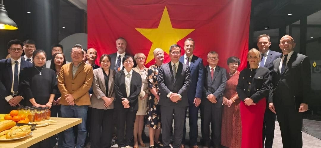 Các đại biểu tham dự Lễ khai trương Lãnh sự quán danh dự Việt Nam tại Krakow, Ba Lan. (Nguồn: Đại sứ quán Việt Nam tại Ba Lan)