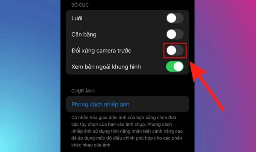 Tìm mục Đối xứng camera trước rồi gạt công tắc sang màu xanh.