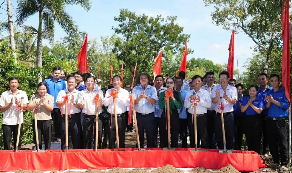 Thay đổi diện mạo vùng nông thôn ở Cà Mau, tạo điều kiện cho kinh tế-xã hội phát triển Thay đổi diện mạo vùng nông thôn ở Cà Mau, tạo điều kiện cho kinh tế-xã hội phát triển