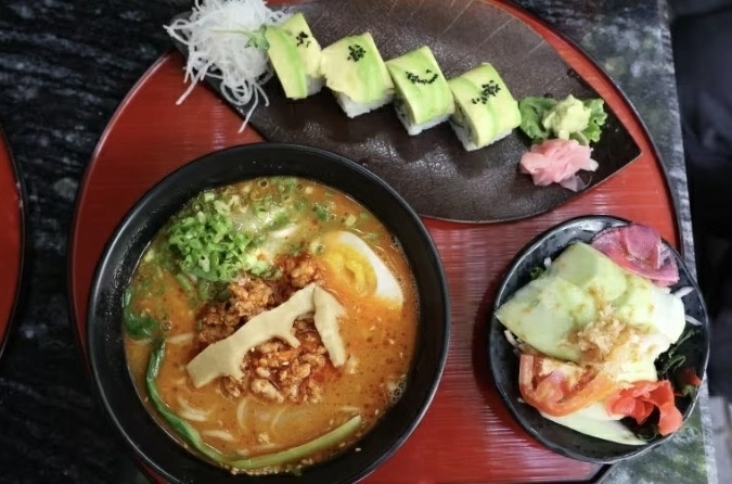 Nepal, vùng đất của đỉnh Everest… và sushi